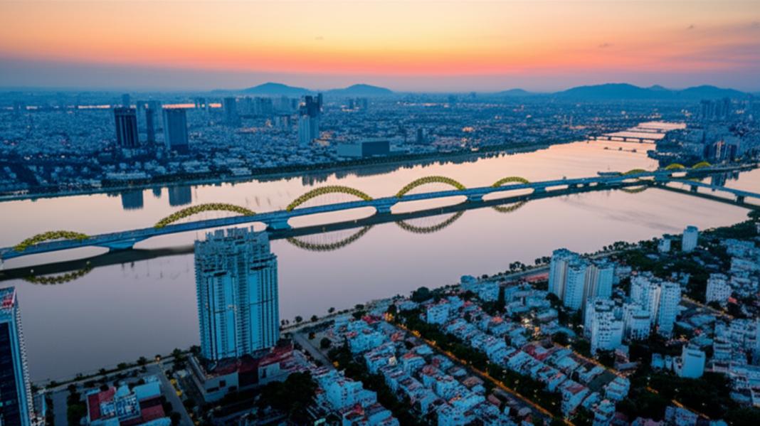 ✈️ Săn Vé Máy Bay Đi Đà Nẵng Giá Rẻ Nhất 2024 - Ưu Đãi HOT! 1 Da Nang sunset aerial view showcases city