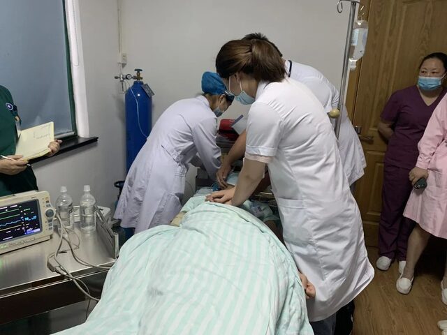 Gặp phản ứng nào sau khi tiêm vắc xin HPV, nam giới cần đến bệnh viện ngay? 1 Gặp phản ứng nào sau khi tiêm vắc xin HPV, nam giới cần đến bệnh viện ngay? gap phan ung nao sau khi tiem vac xin hpv nam gioi can den benh vien ngay
