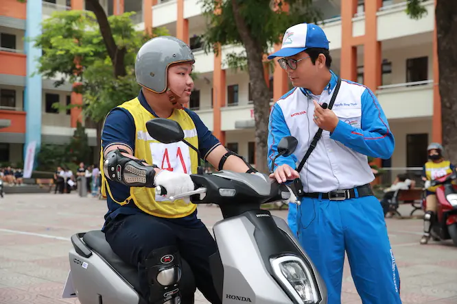 Honda Việt Nam phát động chương trình đào tạo lái xe an toàn cho học sinh THPT trên toàn quốc 1 Honda Việt Nam phát động chương trình đào tạo lái xe an toàn cho học sinh THPT trên toàn quốc