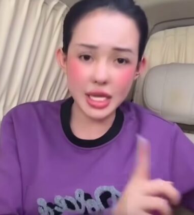 Ngân 98 xông thẳng đến biệt phủ Ngân Collagen đối chất khiến drama nổ tung, dân mạng náo loạn! 1 Ngân 98 xông thẳng đến biệt phủ Ngân Collagen đối chất khiến drama nổ tung, dân mạng náo loạn! ngan 98 xong thang den biet phu ngan collagen doi chat khien drama no tung dan mang nao loan
