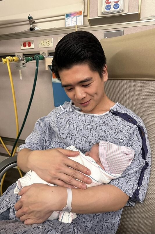 Phản ứng của CĐM khi con trai ‘bầu Hiển’ lên chức bố lần 3, danh tính mẹ của đứa bé gây tò mò 1 Phản ứng của CĐM khi con trai ‘bầu Hiển’ lên chức bố lần 3, danh tính mẹ của đứa bé gây tò mò
