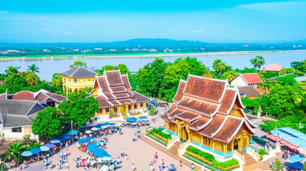Bí Quyết Săn Vé Máy Bay Đi Lào Giá Rẻ: Ưu Đãi Không Tưởng! 1 Vé máy bay Lào giá rẻ, du lịch tiết kiệm.