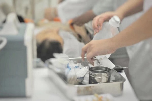 Sau cơn nhồi máu não, tôi sống trong "cái xác vô hồn" không cử động được, chỉ biết ú ớ, hối hận vì làm 3 việc này sau bữa tối