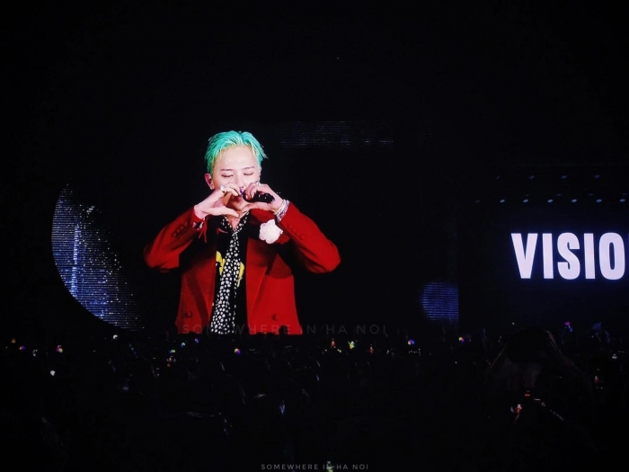 Clip G-Dragon đội nón lá rời Hà Nội sau đêm nhạc đáng nhớ cùng 40.000 khán giả Việt 1 Clip G-Dragon đội nón lá rời Hà Nội sau đêm nhạc đáng nhớ cùng 40