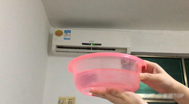 Đặt 1 chậu nước trong phòng điều hòa, bạn sẽ ngỡ ngàng bởi không chỉ hóa đơn tiền điện giảm mà còn khỏe đẹp lên trông thấy! dat 1 chau nuoc trong phong dieu hoa ban se ngo ngang boi khong chi hoa don tien dien giam ma con khoe dep len trong thay