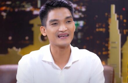 Mạc Văn Khoa lên tiếng trước tin đồn bán bún đậu kiếm 2 tỷ/ngày, ở nhà tiền tỷ 1 Mạc Văn Khoa lên tiếng trước tin đồn bán bún đậu kiếm 2 tỷ/ngày, ở nhà tiền tỷ