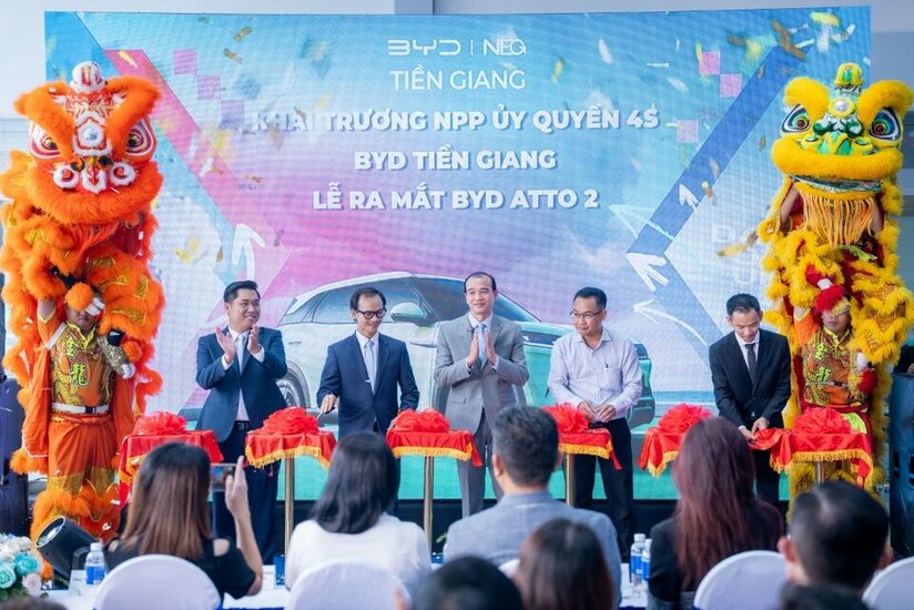 BYD tăng tốc tại thị trường miền Tây: Khai trương showroom 4S lớn nhất, ra mắt Atto 2 byd tang toc tai thi truong mien tay khai truong showroom 4s lon nhat ra mat atto 2