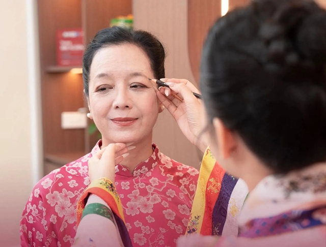 Sự thật sốc phía sau các clip nghệ sĩ quảng cáo chân mày phong thủy, lừa dối khán giả trắng trợn?