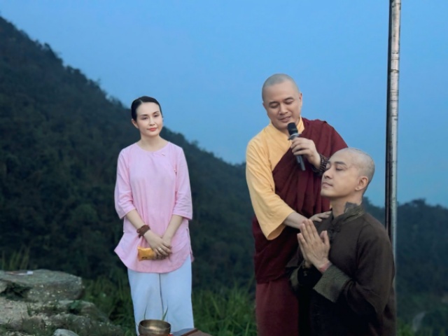 Tuấn Hưng bất ngờ xuống tóc quy y ở tuổi 47: Lý do phía sau khiến nhiều người nghẹn lòng! tuan hung bat ngo xuong toc quy y o tuoi 47 ly do phia sau khien nhieu nguoi nghen long