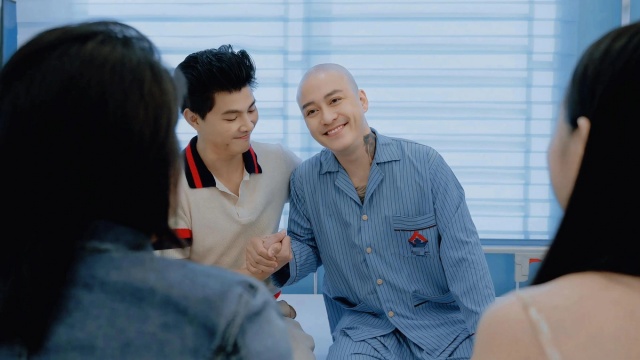 Tuấn Hưng bất ngờ nhập viện gấp, tình trạng sức khoẻ sau phẫu thuật đầy lo lắng